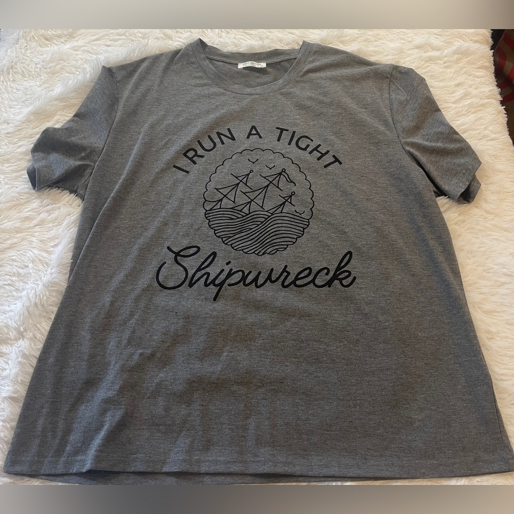 run a Tight Shipwreck t-shirt grey size XXL‎ graphic T-shirt for woman